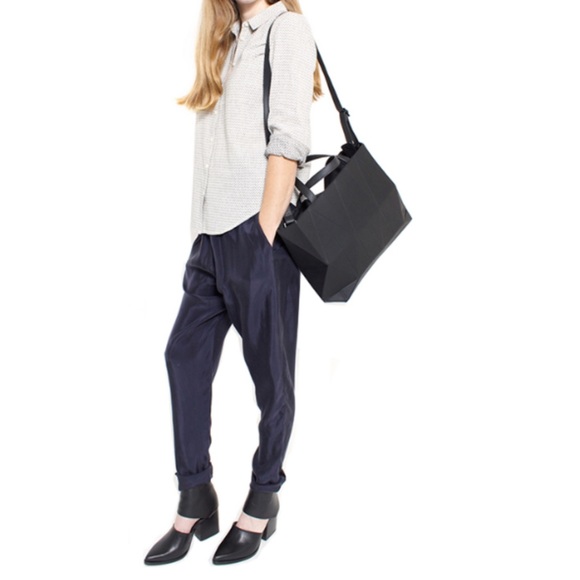 1 LEFT White Finell Axis Bag - Picture 10 of 11